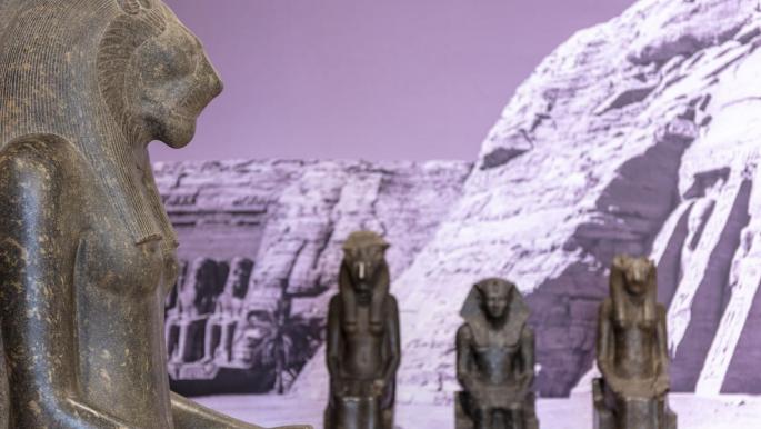 “نفرتيتي”: يوميات ملكة مصر قبل 3000 عام