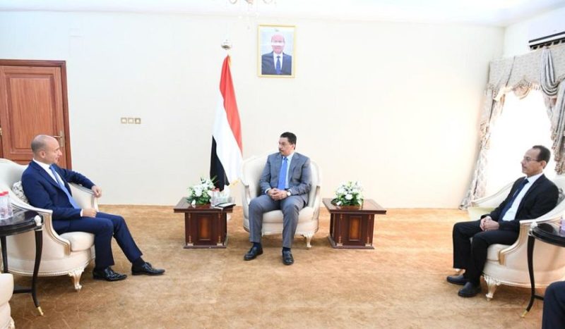 وزير الخارجية اليمني يلتقي السفير الفرنسي بالعاصمة المؤقتة عدن
