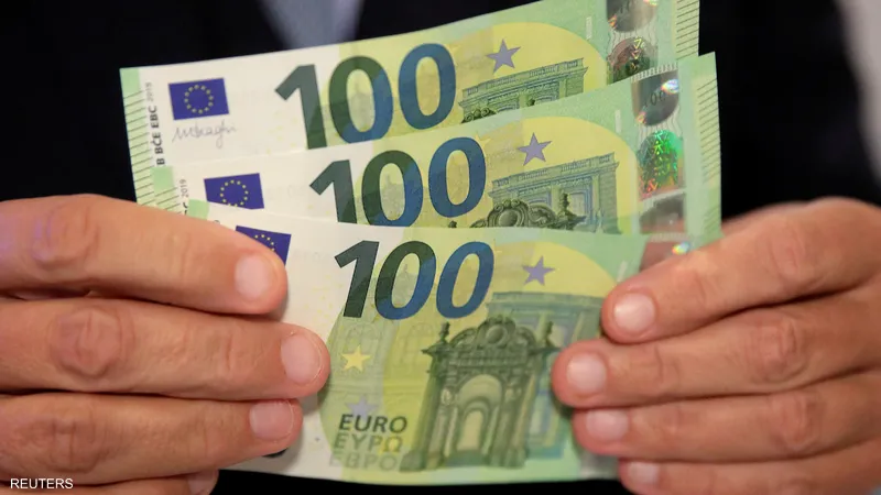لأول مرة.. اليورو يقترب من التعادل مع الدولار