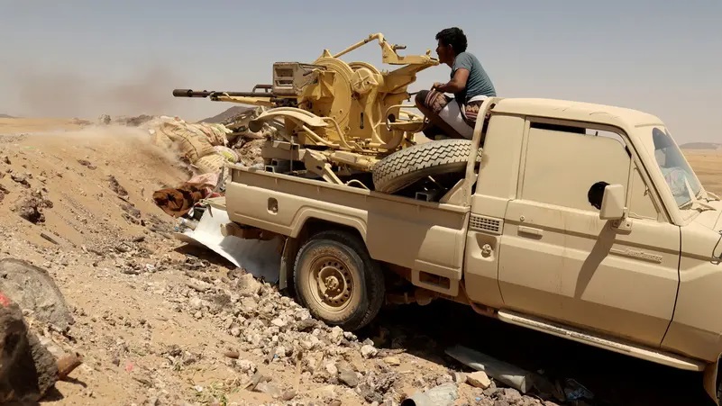 معارك ليلية بين قوات الجيش ومليشيات الحوثي شمال تعز