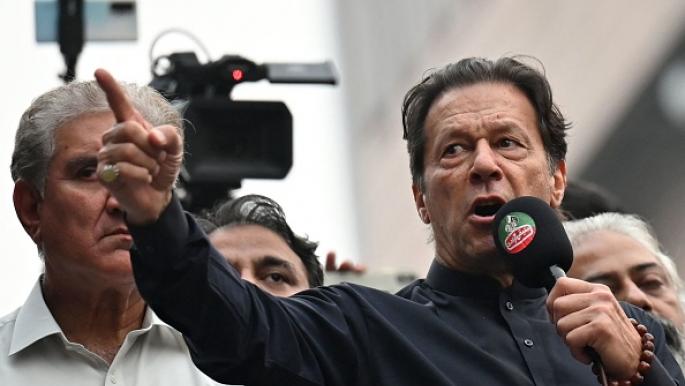 الحكومة الباكستانية تدرس احظر حركة “الإنصاف” حزب رئيس الوزراء السابق عمران خان