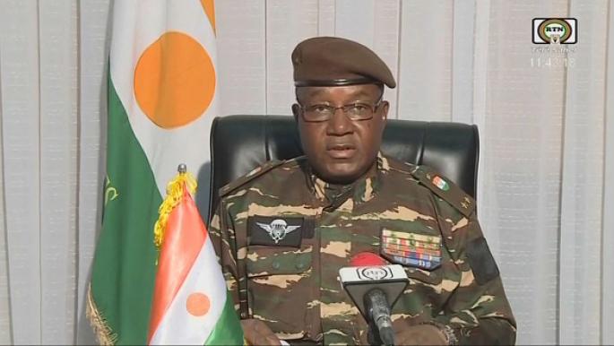 بعد انقلابه.. قائد الحرس الرئاسي في النيجر يعلن نفسه رئيساً للمجلس الانتقالي