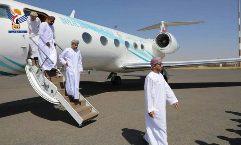 يرافقه رئيس الوفد التفاوضي.. وفد عماني يصل الى العاصمة صنعاء