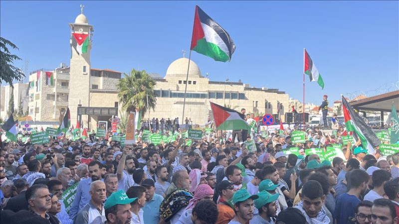 آلاف الاردينوين يشاركون في وقفة تضامنية مع قطاع غزة